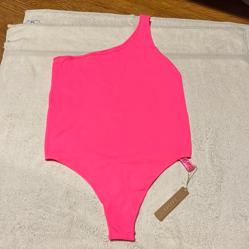 SKIMS Essential One Shoulder Bodysuit / L/XL